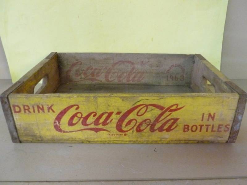 lot 84 image: Vintage Coca-Cola