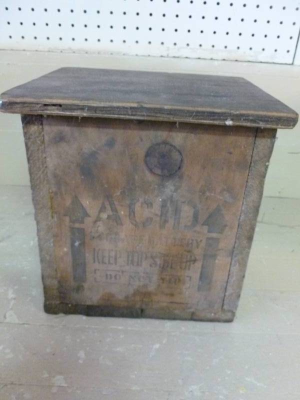 lot 99 image: Vintage Wooden Box