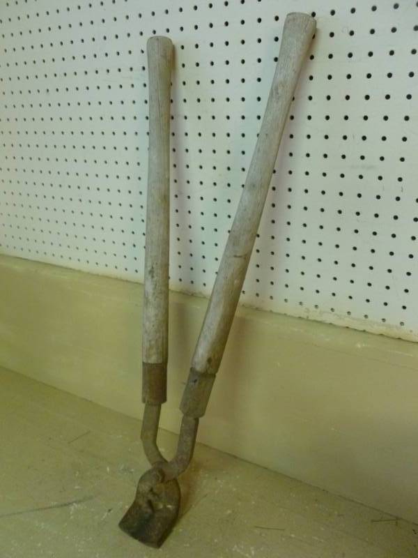 lot 106 image: Antique Hoof Trimmer