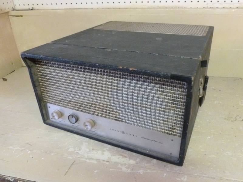 lot 108 image: Vintage Record Player