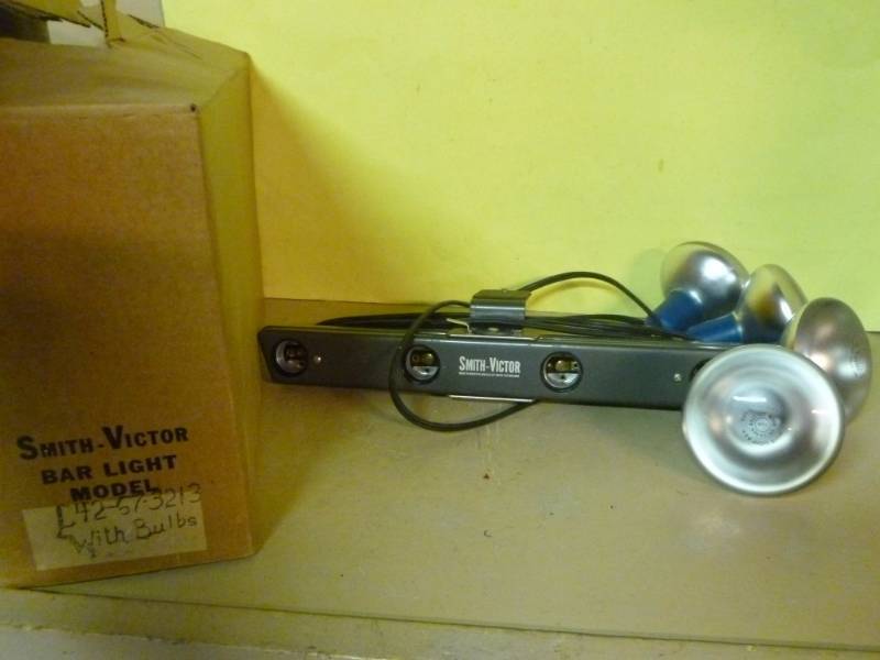 lot 117 image: Vintage Camera Items