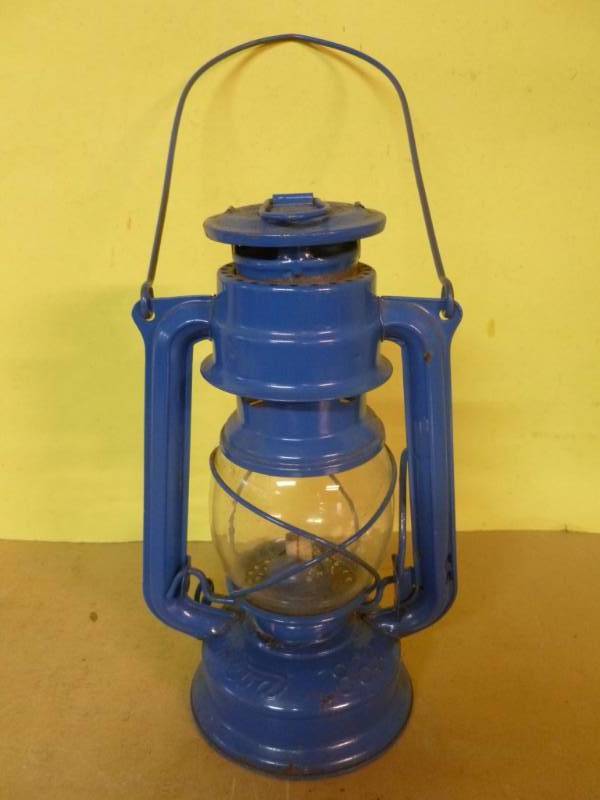 lot 121 image: Vintage Barn Lantern