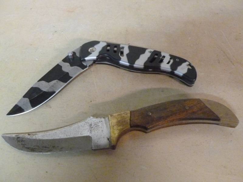 lot 134 image: Knives