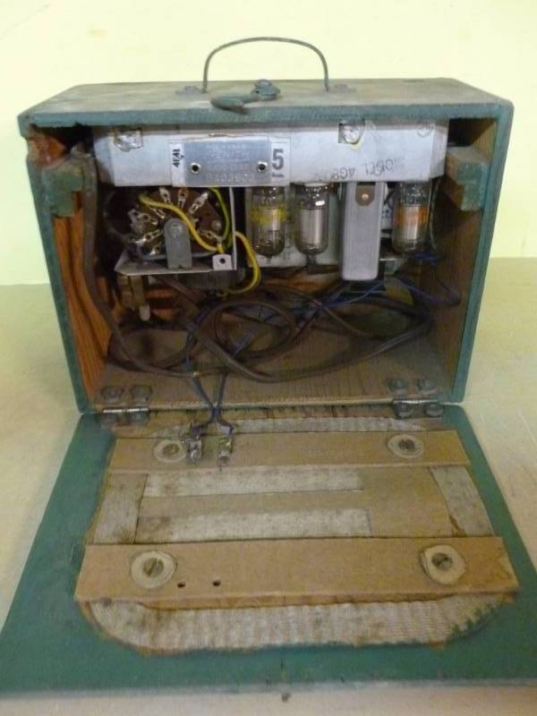 lot 145 image: Vintage Tube Radio