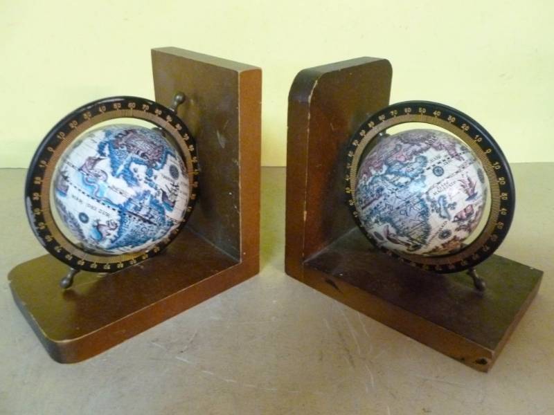 lot 152 image: Bookends