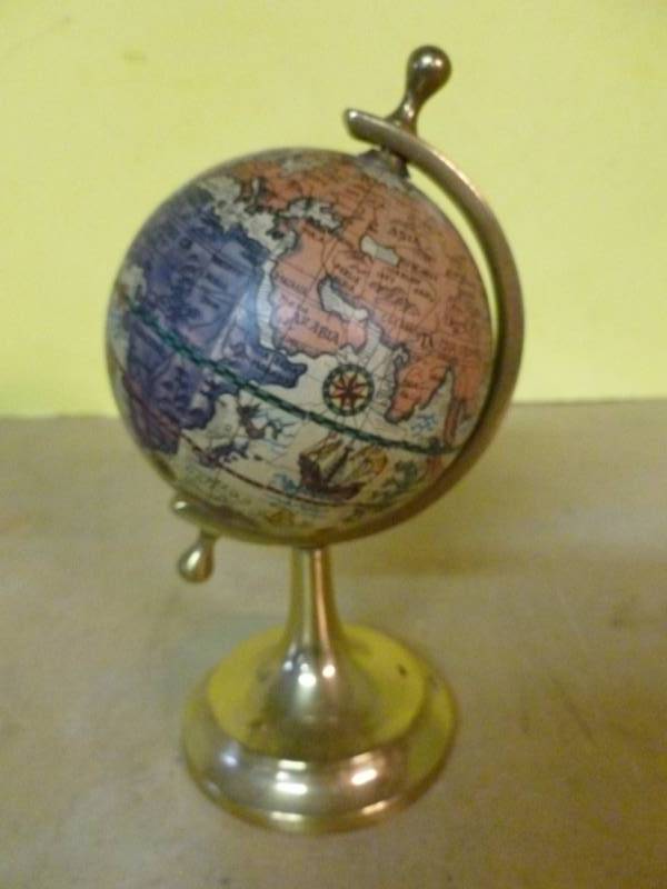 lot 153 image: World Globe