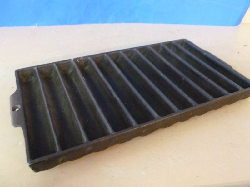 lot 192 image: Vintage Cast Iron Pan