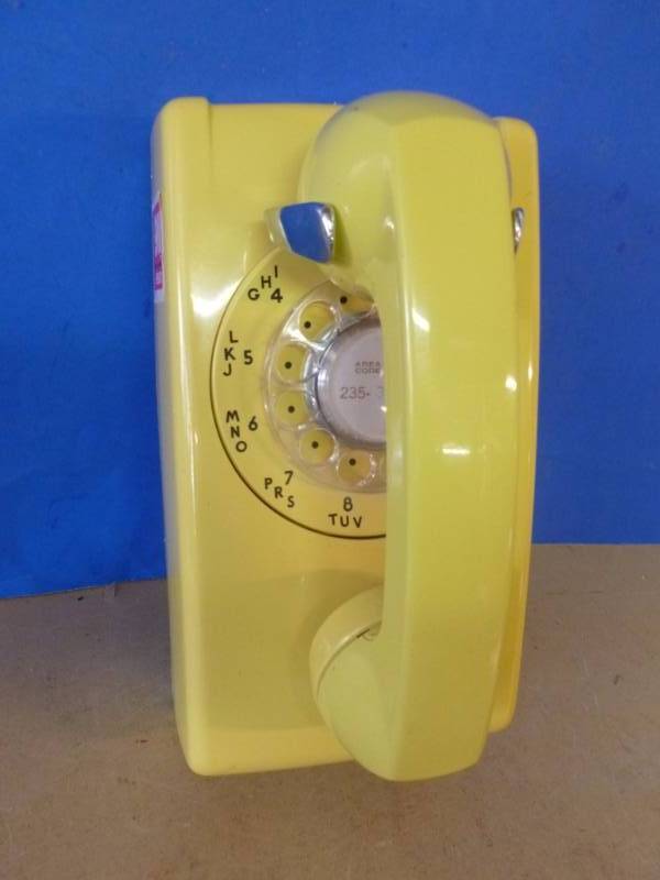 lot 195 image: Vintage Telephone