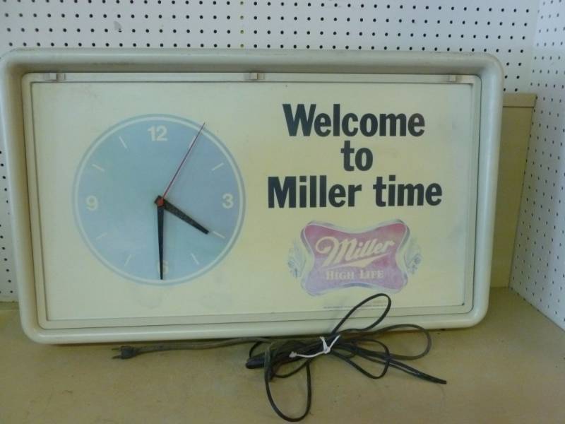 lot 201 image: Miller Beer Clock