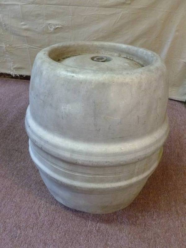 lot 202 image: Vintage Hamms Keg