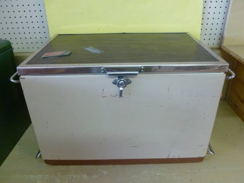 lot 203 image: Vintage Cooler