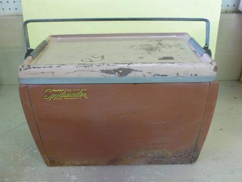 lot 204 image: Vintage Sportsmaster Cooler