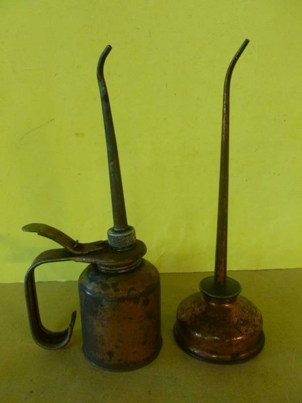 lot 208 image: Vintage Oilier Cans