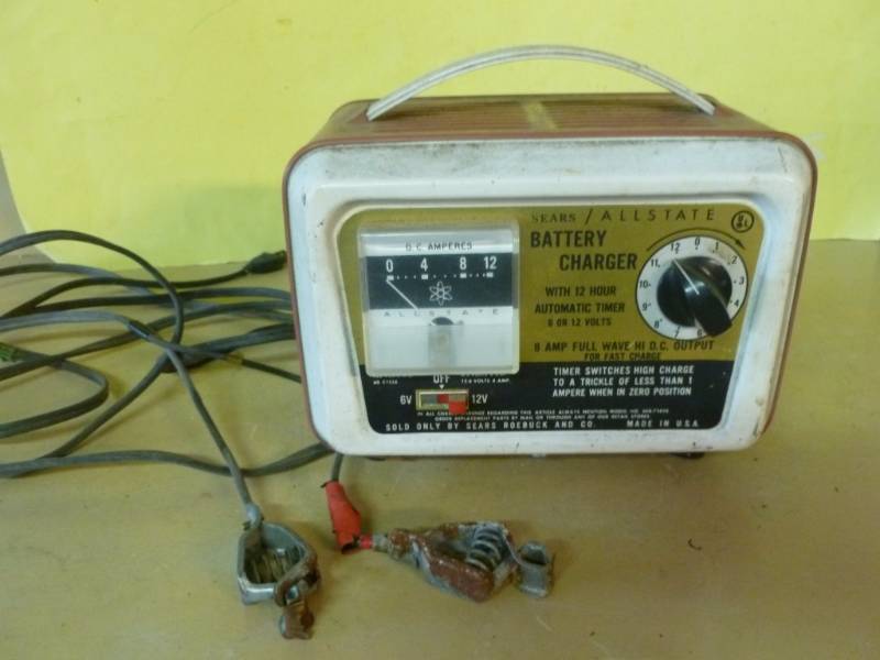 lot 210 image: Battery Charger