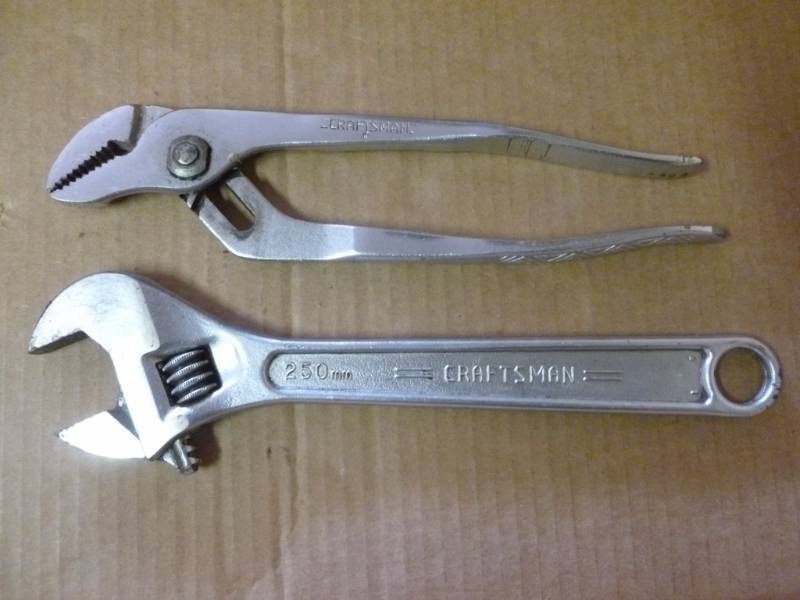 lot 221 image: Tools