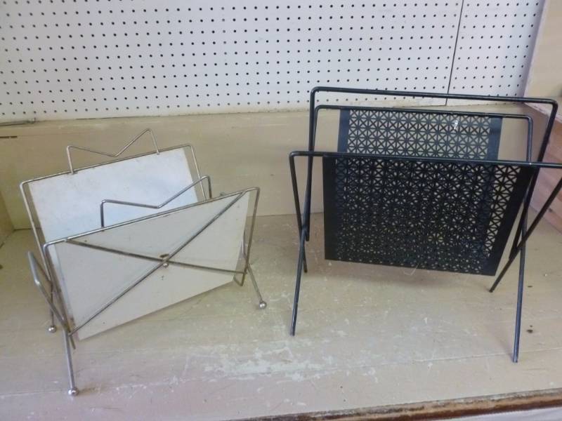 lot 222 image: Vintage Magazine Stand