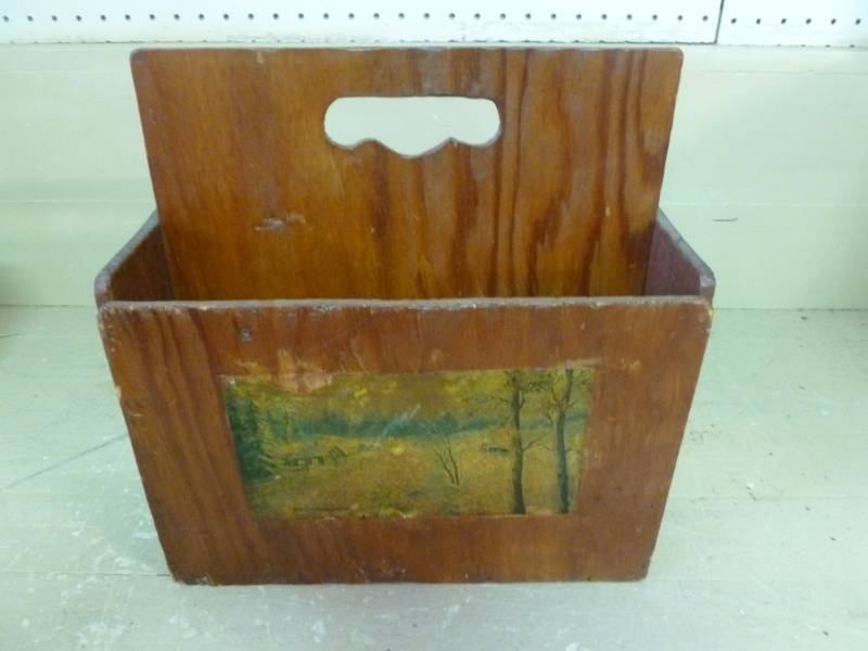 lot 223 image: Vintage Knitters Box