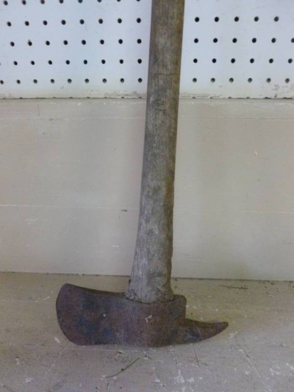 lot 239 image: Vintage Ax