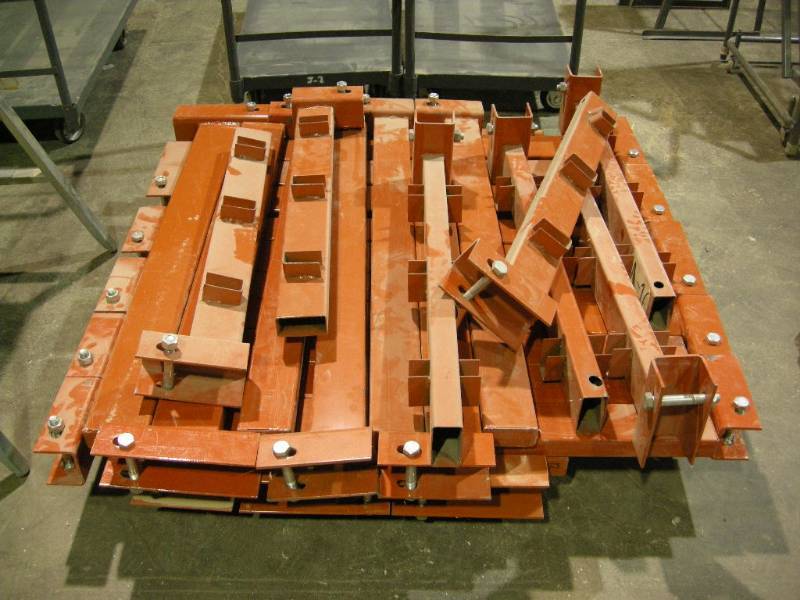 lot 9 image: Cantilever Pallet Racking - Arms