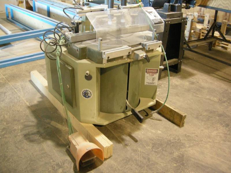 lot 11 image: OMGA AL309P Up-cut Saw
