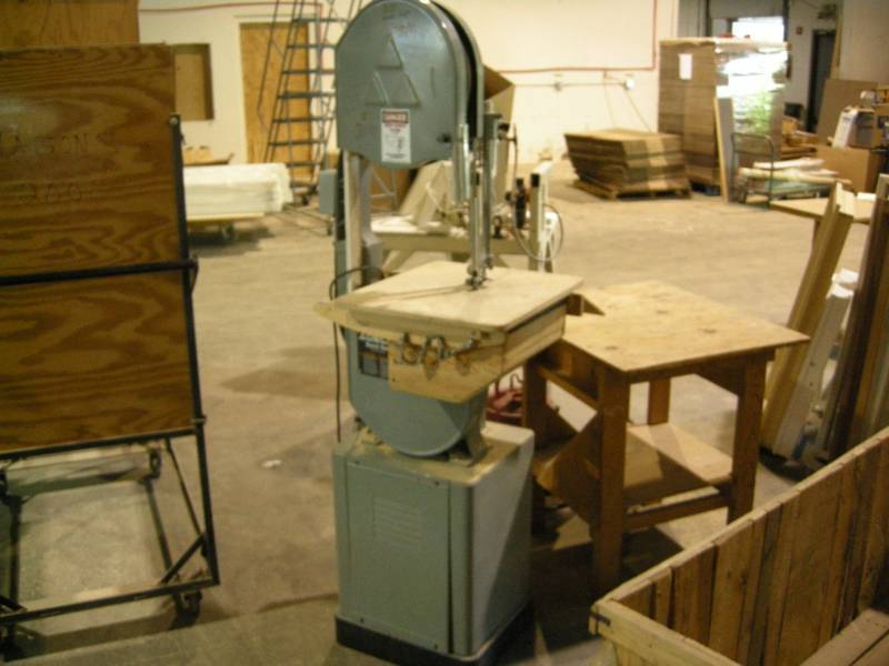 lot 18 image: Delta Band Saw