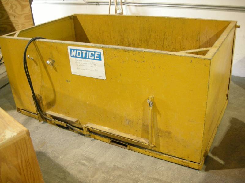 lot 19 image: Hydraulic Dump Dumpster