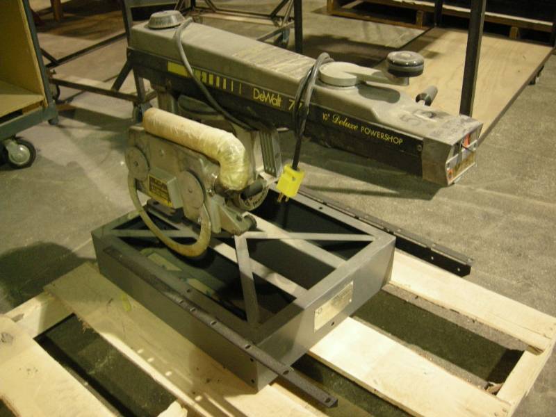 lot 20 image: DeWalt 770 10 Deluxe Radial Arm Saw