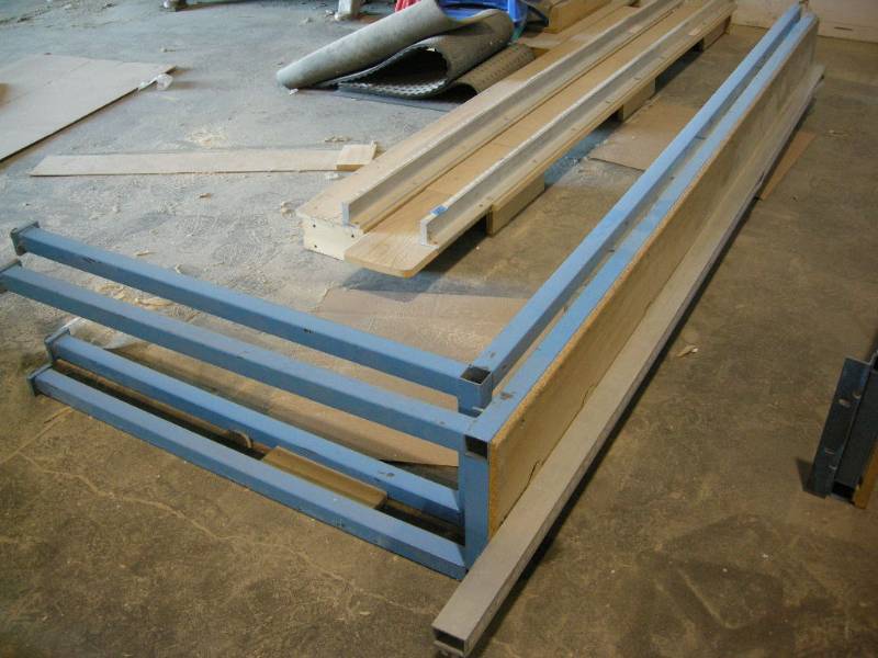 lot 22 image: 2 Cut-off Saw End Supports