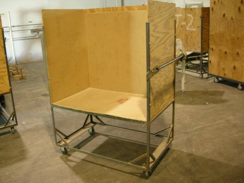lot 32 image: Rolling Materials Cart