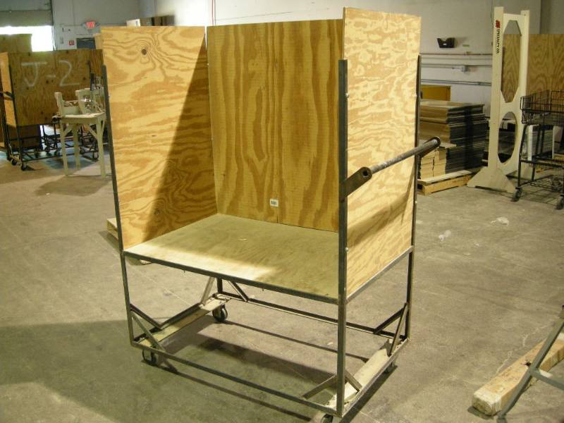 lot 41 image: Rolling Materials Cart