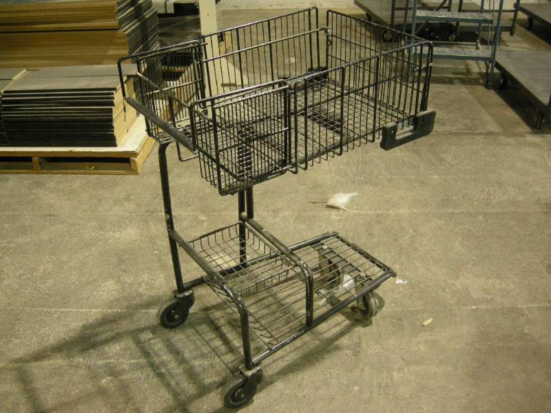 lot 43 image: Heavy Duty Rolling Cart