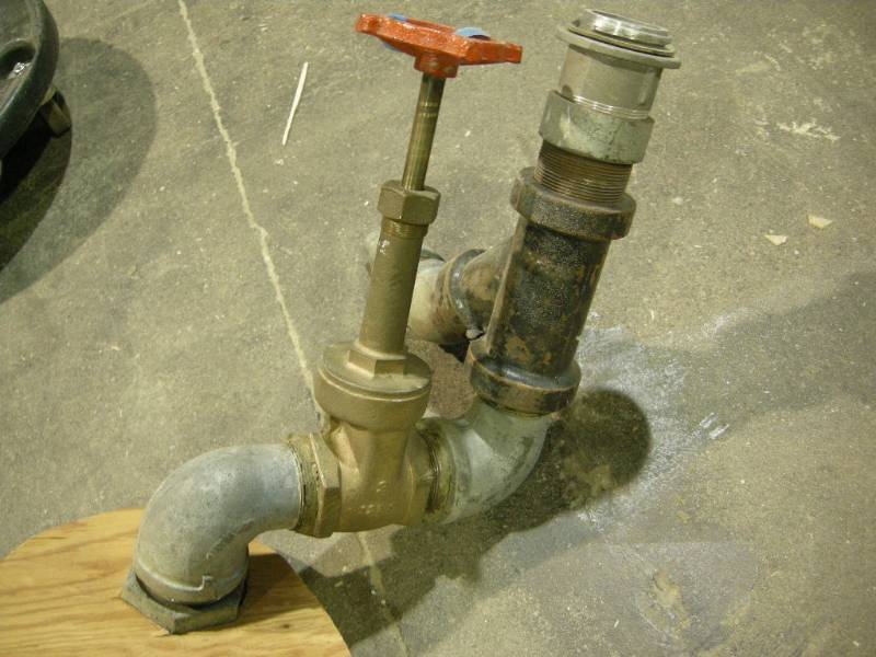 lot 60 image: 2 brass valve