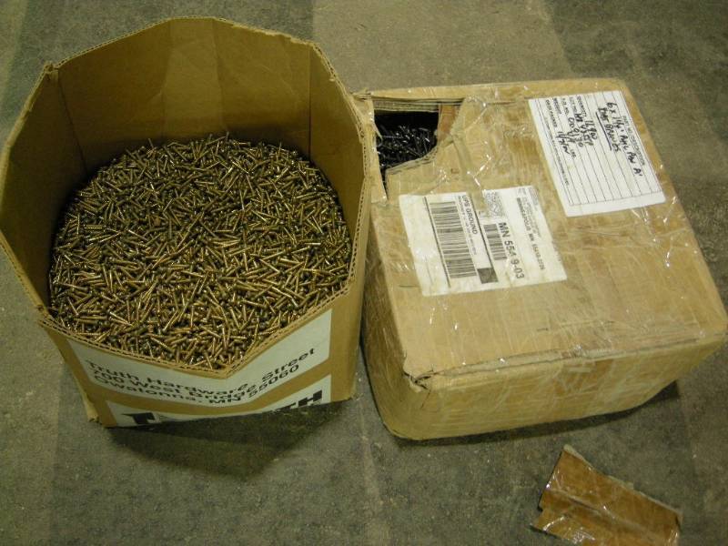 lot 75 image: Brass and Bronze Screws