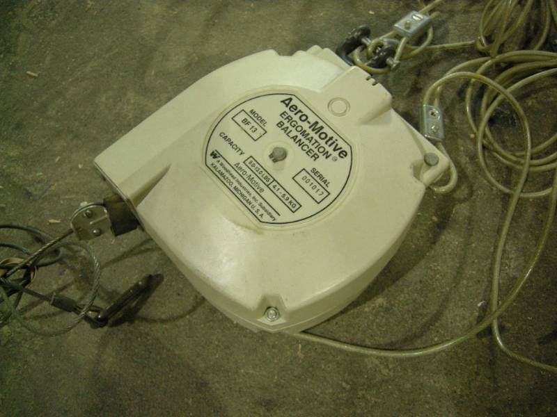 lot 84 image: Aero-Motive Tool Balancer