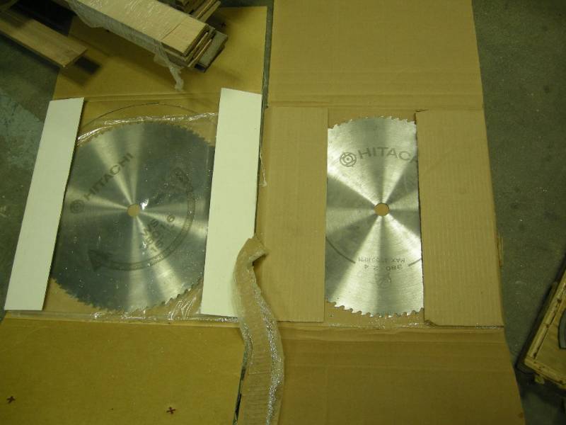 lot 115 image: 2 Hitachi Saw Blades