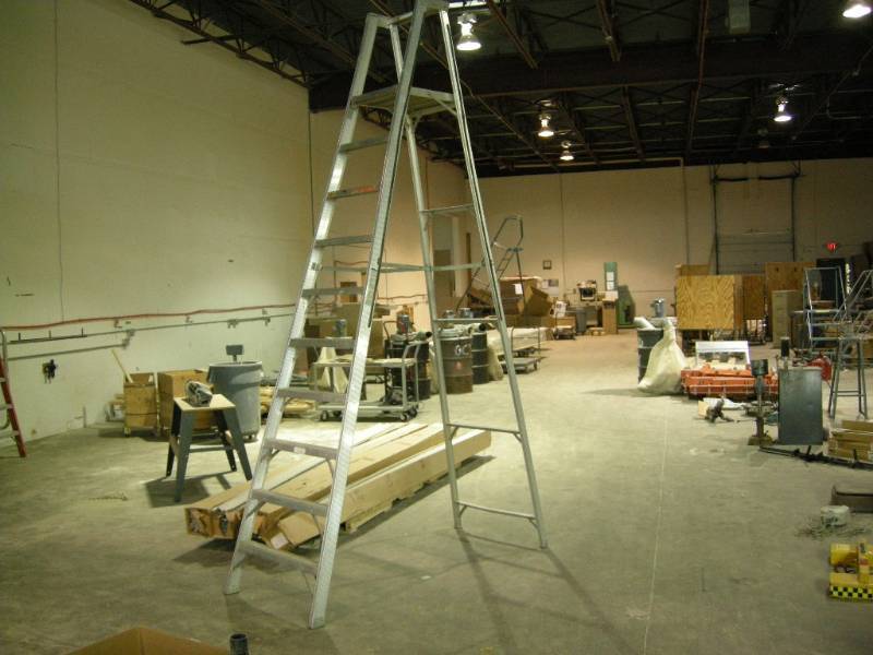 lot 170 image: Louisville 10 Aluminum Step Ladder