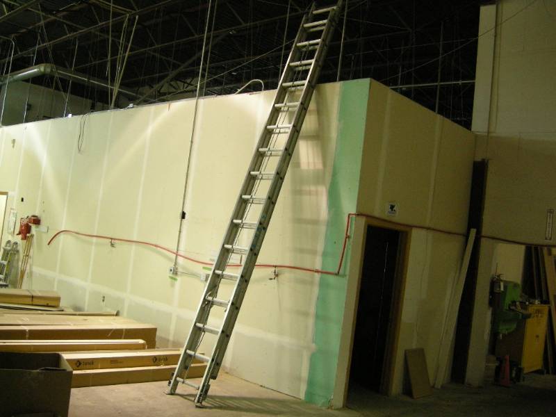 lot 169 image: Werner 32 Aluminum Etension Ladder