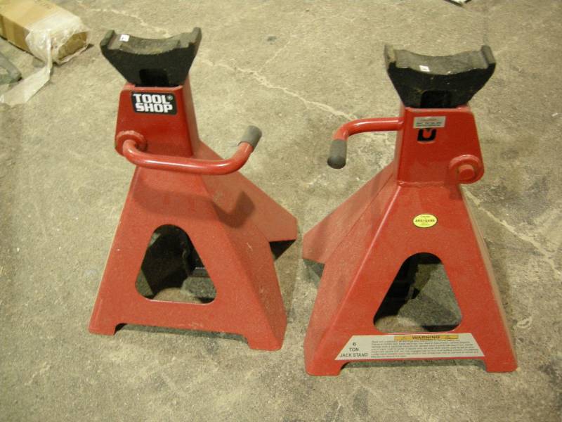 lot 189 image: Pair 6 ton Jack Stands