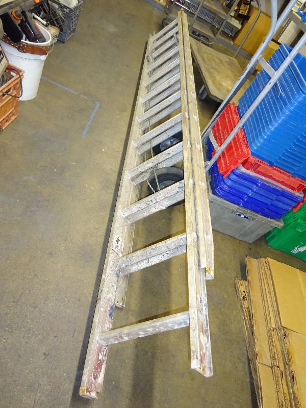 lot 7 image: Aluminum 24 ft. extension ladder