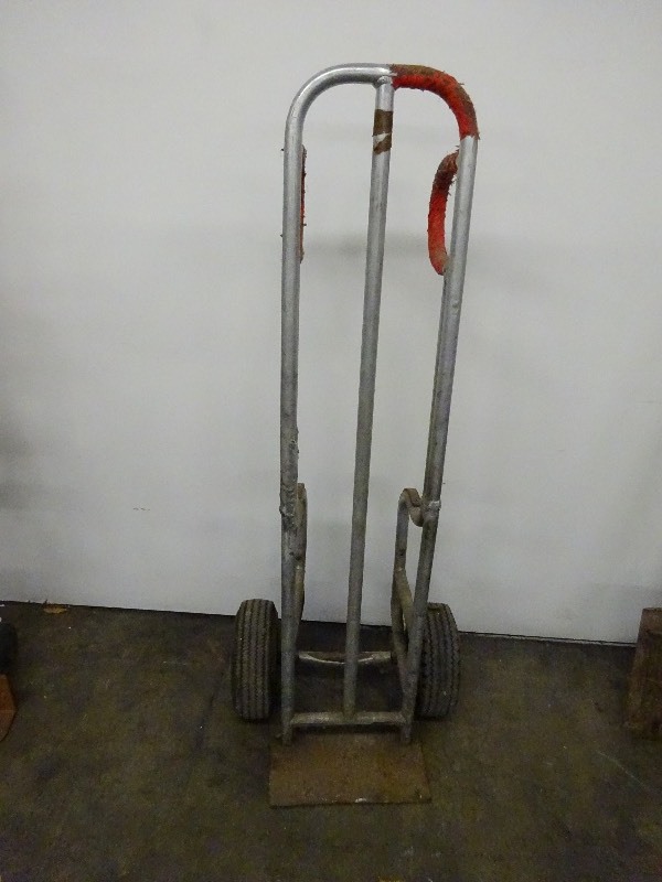 lot 10 image: Aluminum 2 wheeler