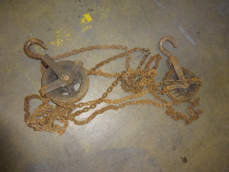 lot 15 image: Chain winch