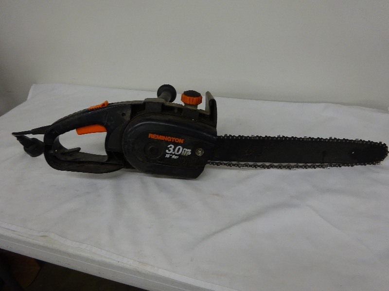 lot 20 image: Electric Remington 3.0 ho chain saw works