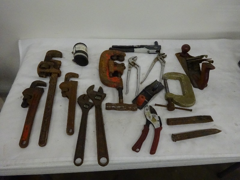 lot 23 image: Variety of tools