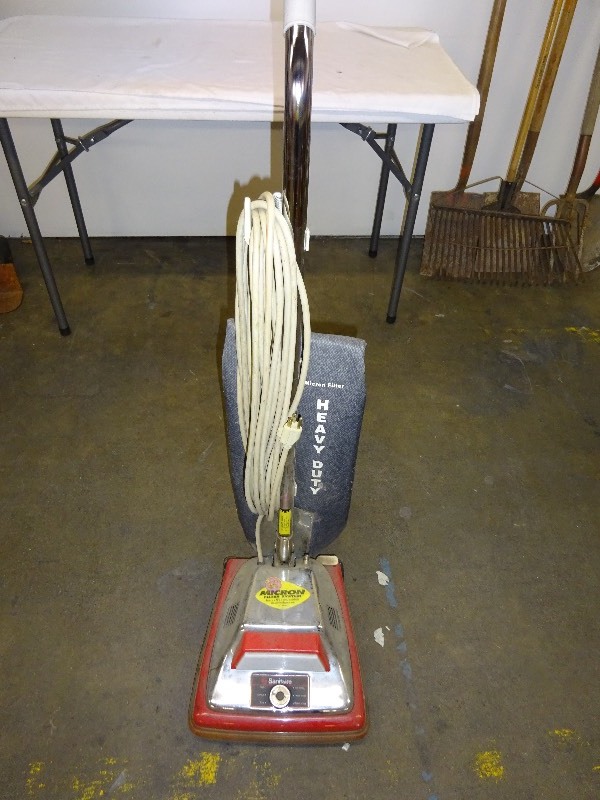 lot 32 image: Sanitaire vacuum