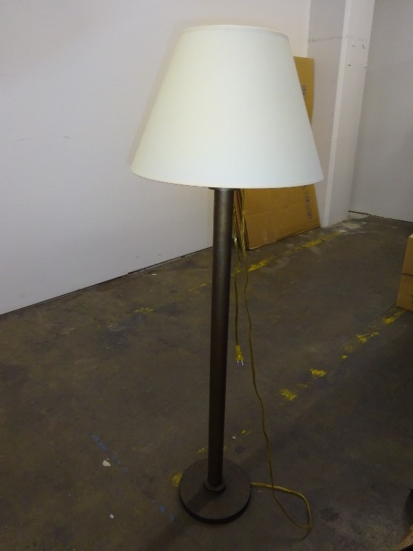 lot 43 image: Floor lamp
