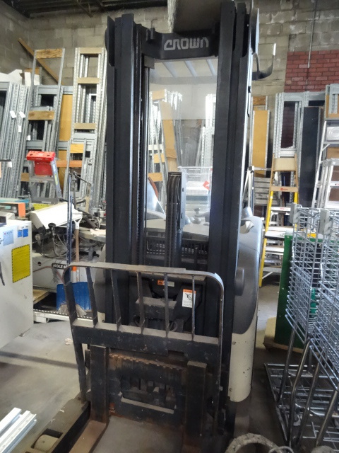 Crown RR 5000 series forklift. 300 ...