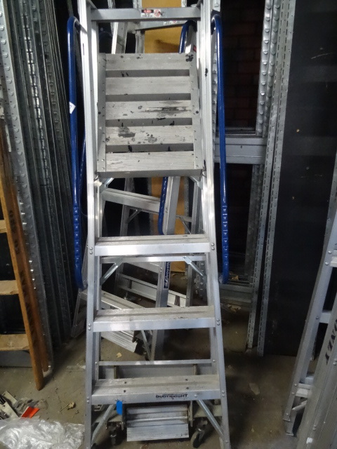 Louisville AP5004 4 step ladder. ...