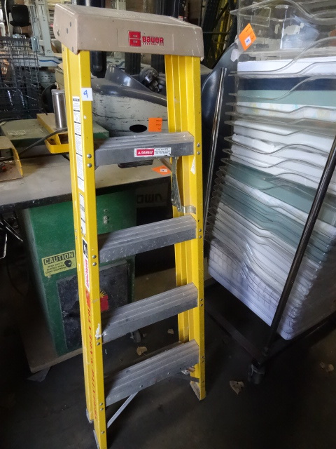 Bauer 5 fiberglass step ladder...