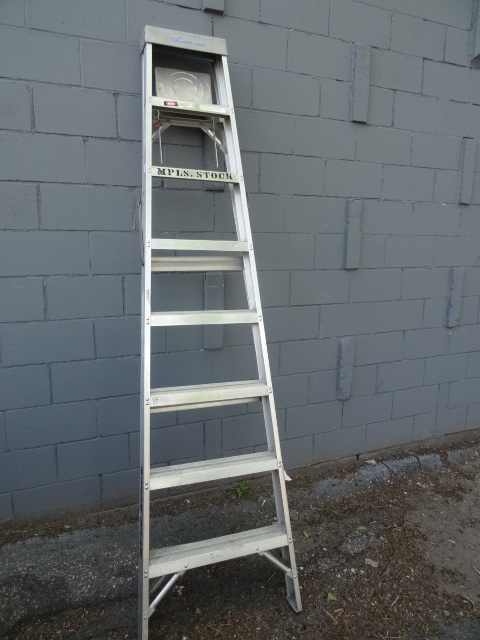 Louisville 8 aluminum step ladder...