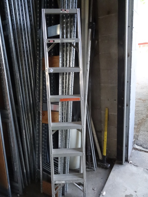 Louisville 7 single ladder. Alumin...